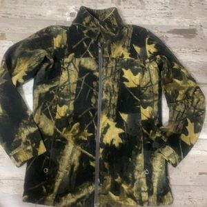 Columbia camo fleece zip up jacket boys size large 14/16 in good condition.